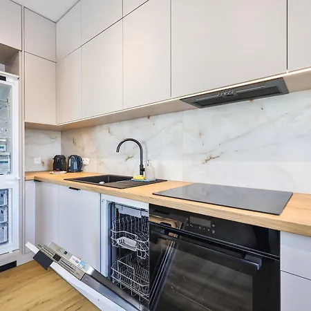 Apartamento Kuflewska 6 I Metro Trocka I Garaz I By Perfect I